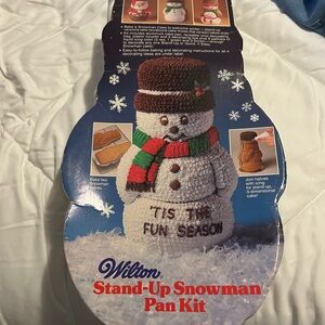 Wilton Stand-Up Snowman Pan Kit - Festive White and Brown